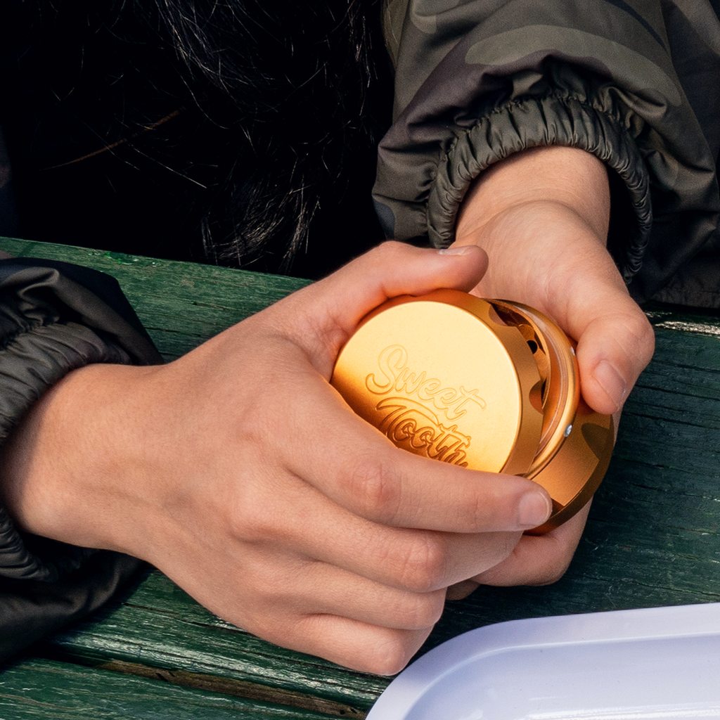 GIVEAWAY | 4-piece diamond crest aluminum grinder