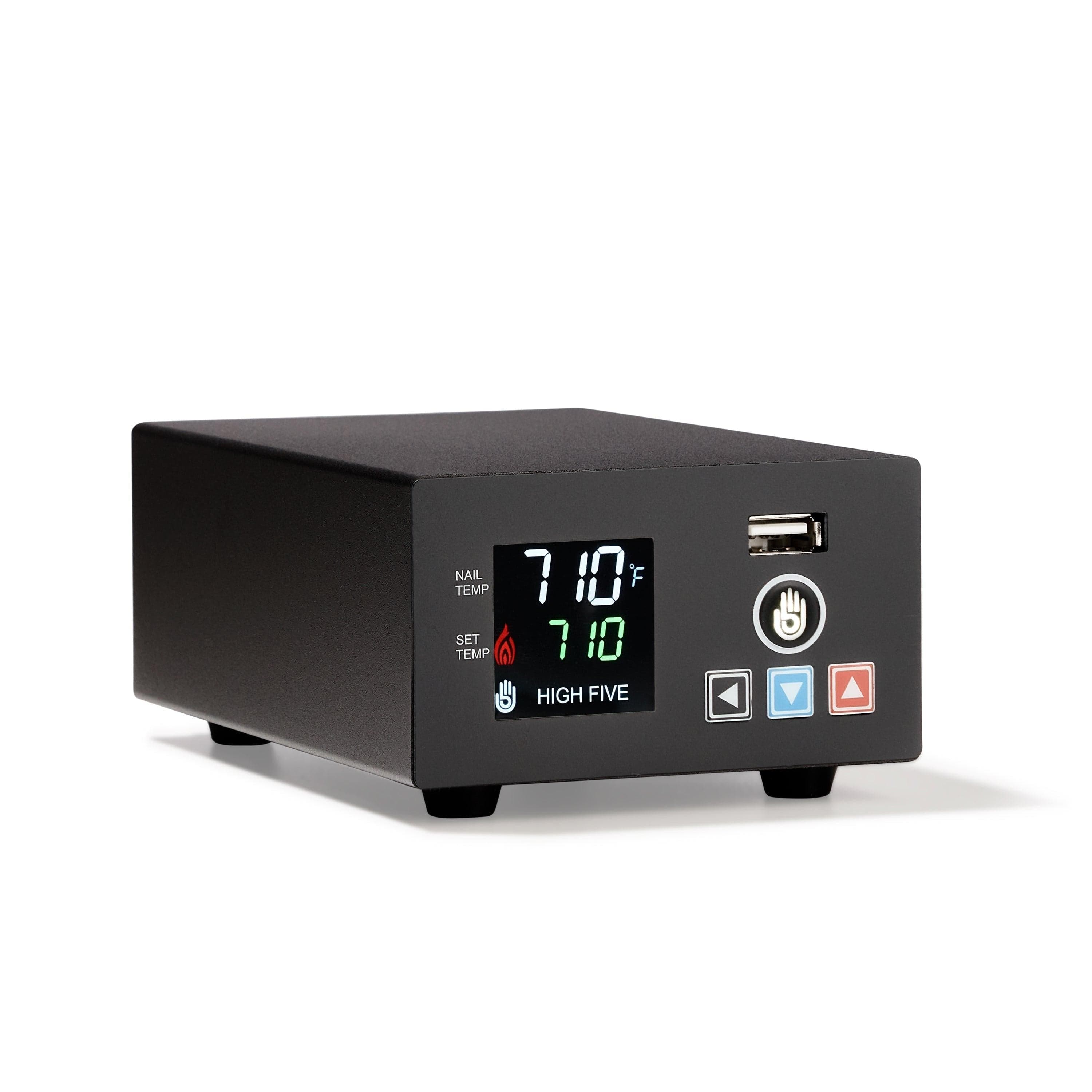 Front view of the LCD E-Nail Hybrid Nail Kit displaying a digital temperature reading of 70°F on its screen. Front view of the LCD E-Nail Hybrid Nail Kit displaying a digital temperature reading of 70°F on its screen.