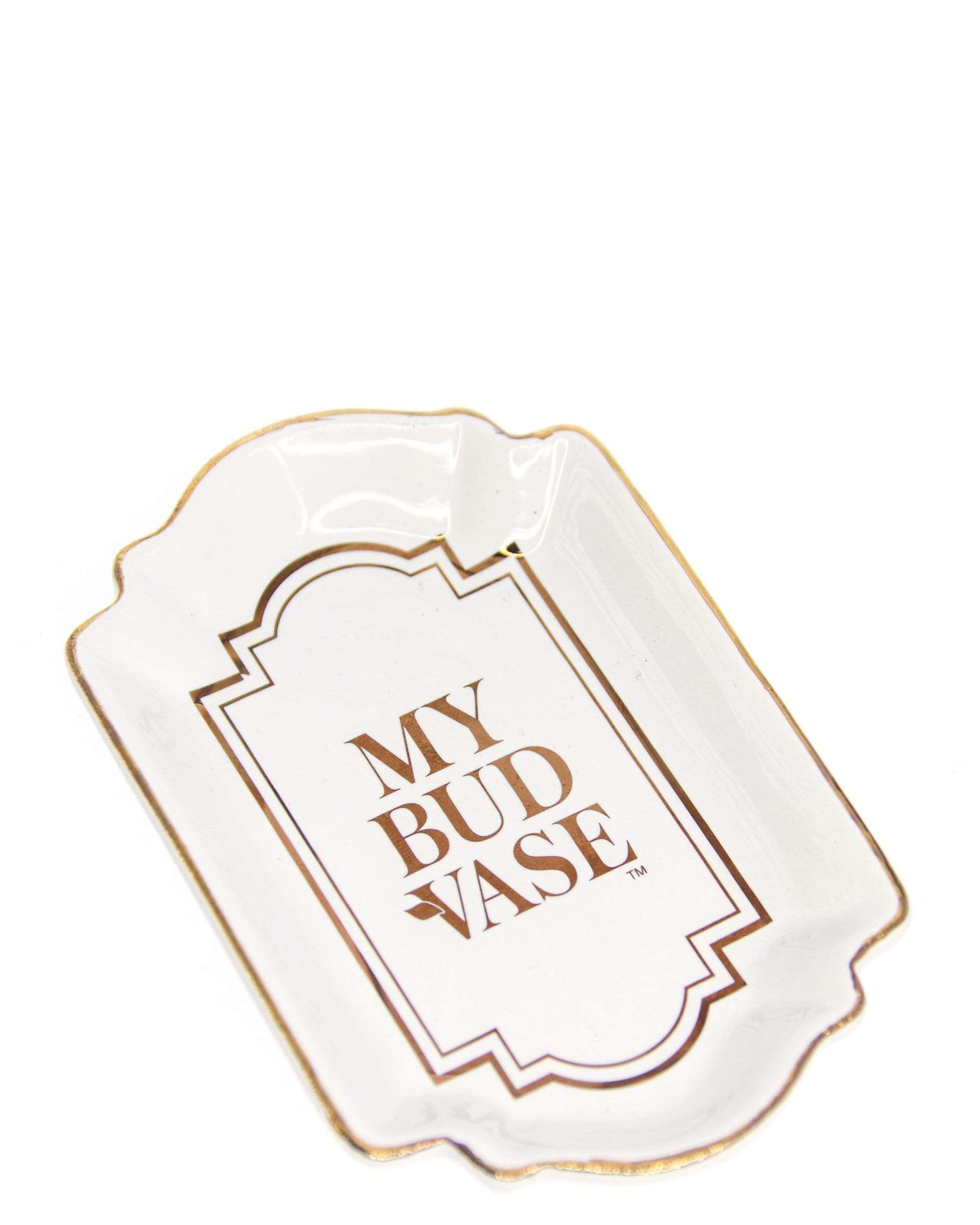 Porcelain Tray displayed in a high-angle shot, featuring a smooth, white surface and subtle detailing. Porcelain Tray displayed in a high-angle shot, featuring a smooth, white surface and subtle detailing.